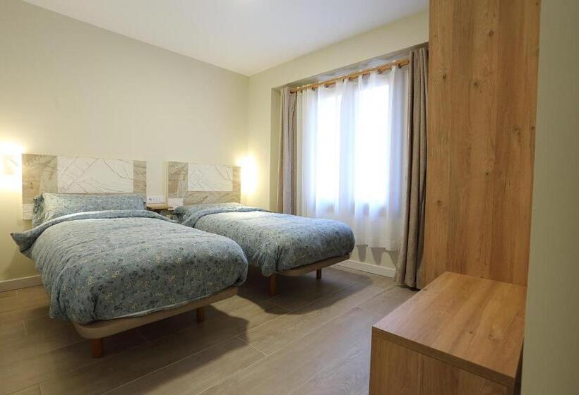 Quarto Familiar, Pensión Casa Carmen