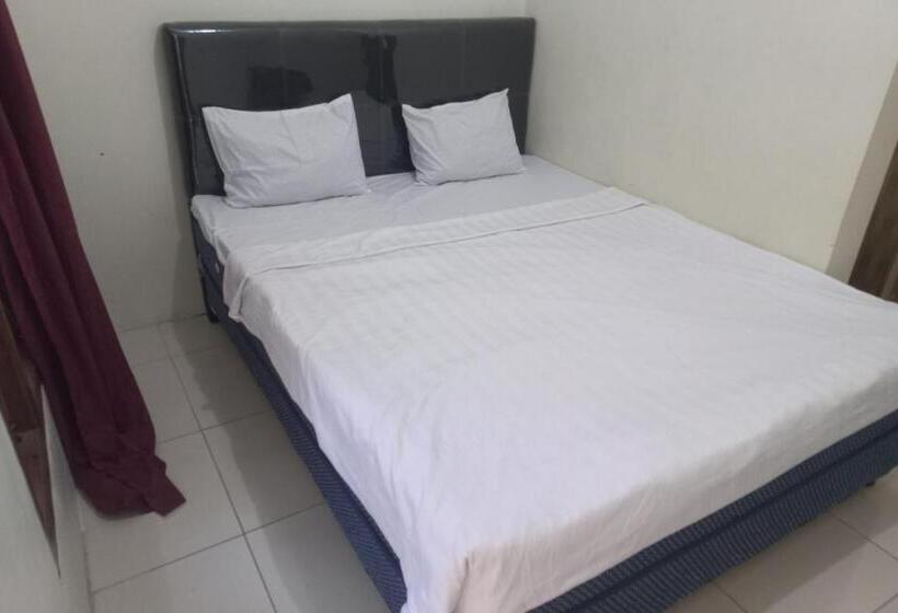 Номер Economy, Spot On 93815 Chimi Rumah Kost