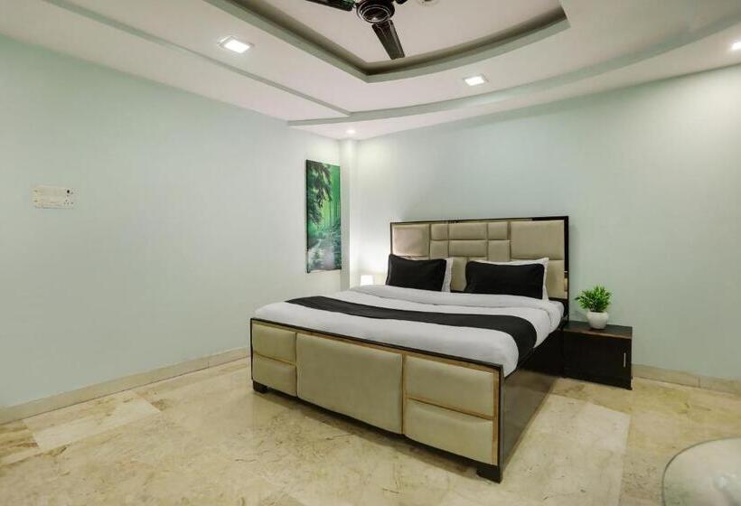 Трехместный Номер Классика, Oyo Flagship Hotel R G Grand