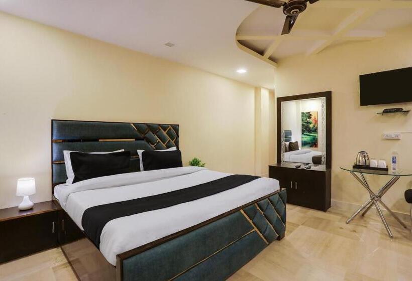 Трехместный Номер Классика, Oyo Flagship Hotel R G Grand