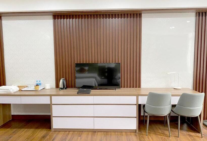 Deluxe Room, Nguyễn Quyền