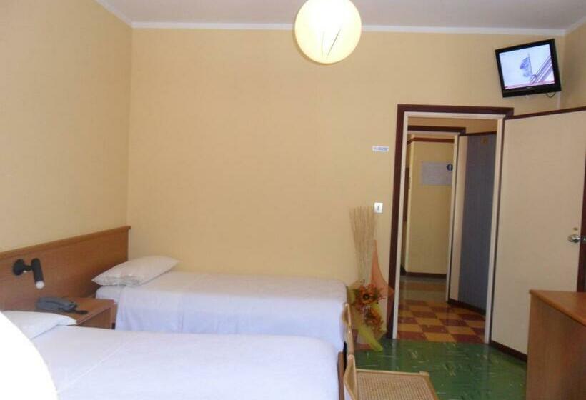 Номер Стандарт Трехместный, Albergo Motel Dosdè B&b