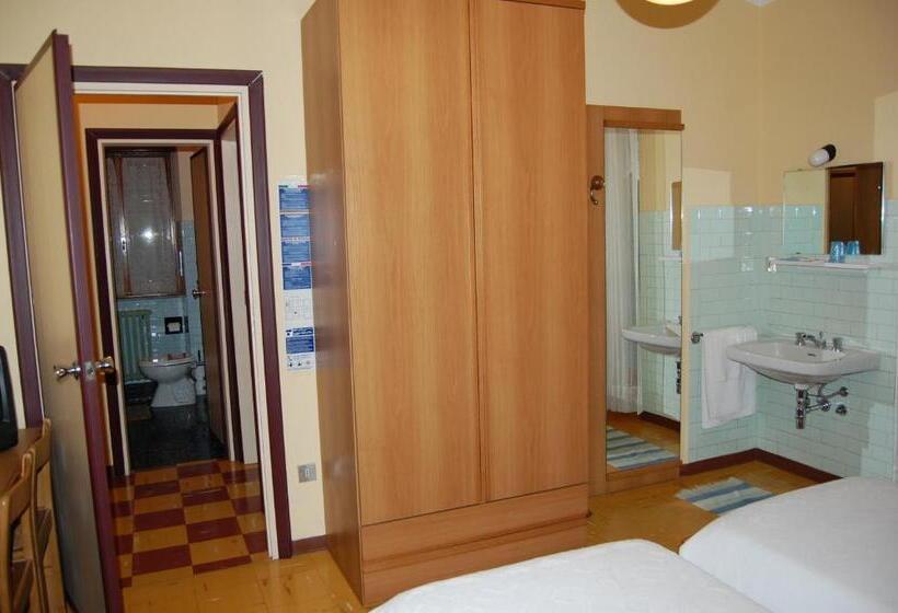Четырехместный Номер Стандарт с Балконом, Albergo Motel Dosdè B&b