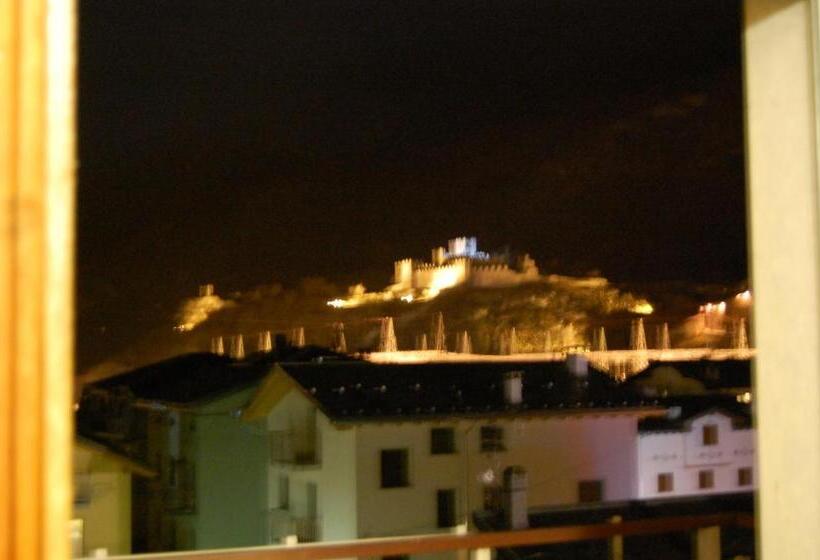 חדר לארבעה סטנדרטי עם מרפסת, Albergo Motel Dosdè B&b