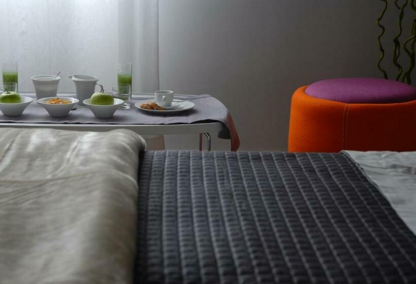 غرفة قياسية ثلاثية, B&b Habita
