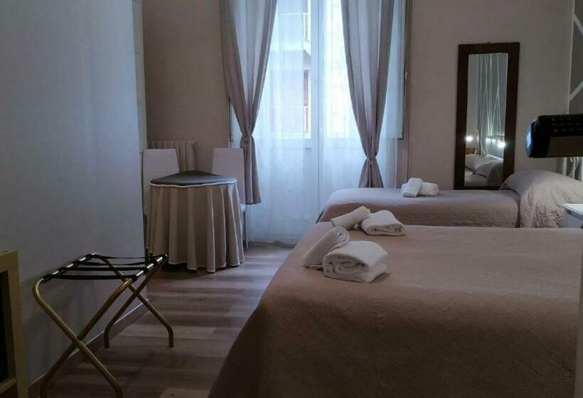 اتاق لوکس سه تخته, Cconforthotels R&b Dolci Notti   Self Check In