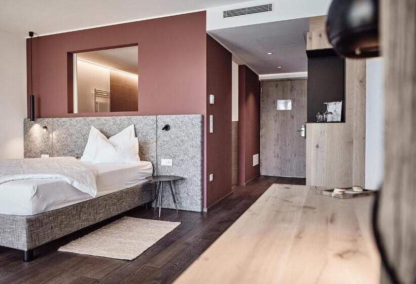 سوئیت با بالکن, Haller Suites & Restaurant