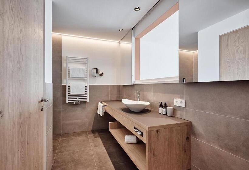 带阳台套房, Haller Suites & Restaurant