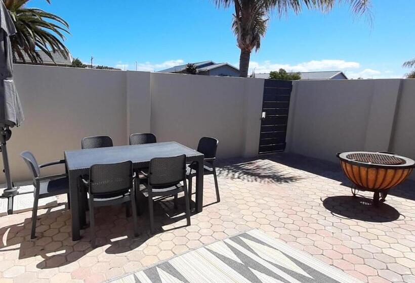 Семейные Апартаменты, 22 On Port Natal Hartenbos