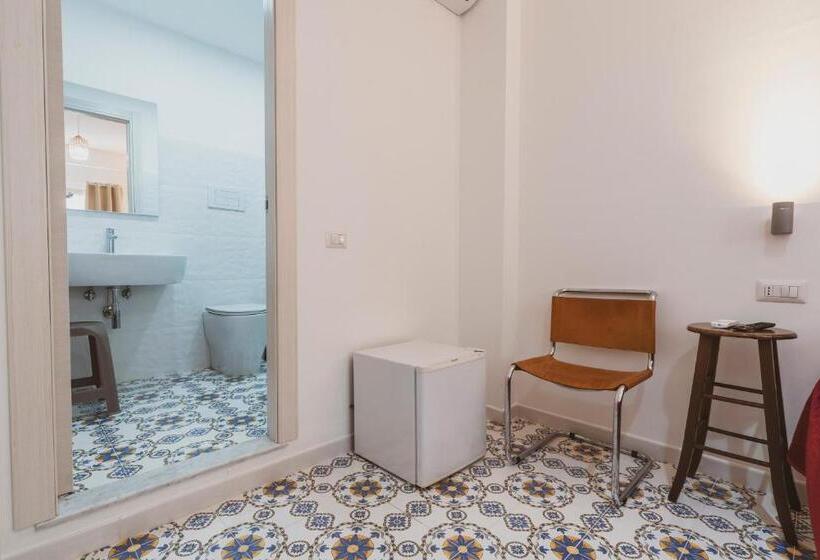 اتاق استاندارد سه نفره, Previterooms
