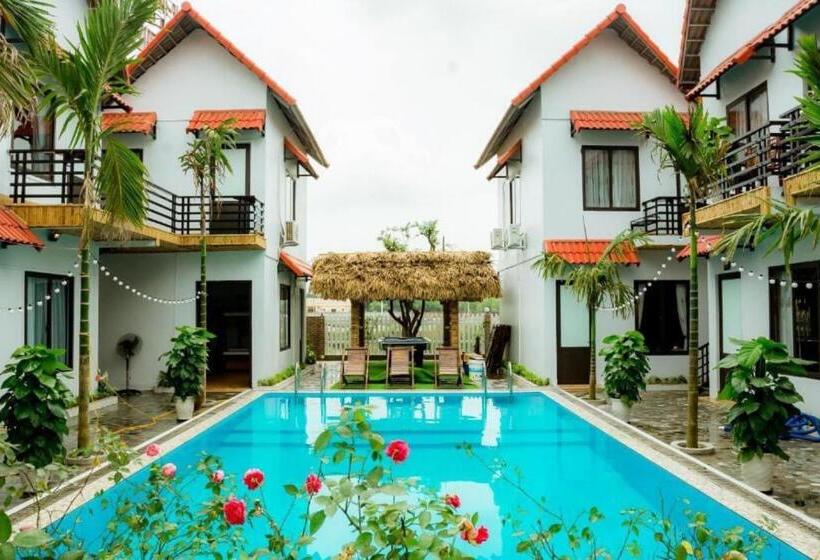 اتاق استاندارد چهار تخته, The Pineapple House