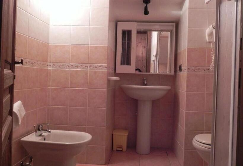 اتاق استاندارد سه نفره, Le Vieux Rascard Chambres D Hotes