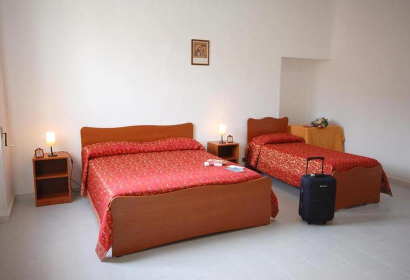 Номер Стандарт Трехместный, Albergo Del Santuario