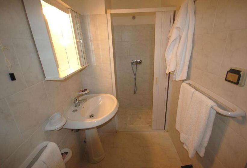 Четырехместный Номер Стандарт, Albergo Del Santuario