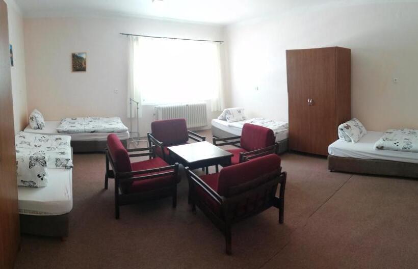 Номер Стандарт Четырехместный Совместный Санузел, Turistická Ubytovňa Shb ,štrbské Pleso   Vysoké Tatry