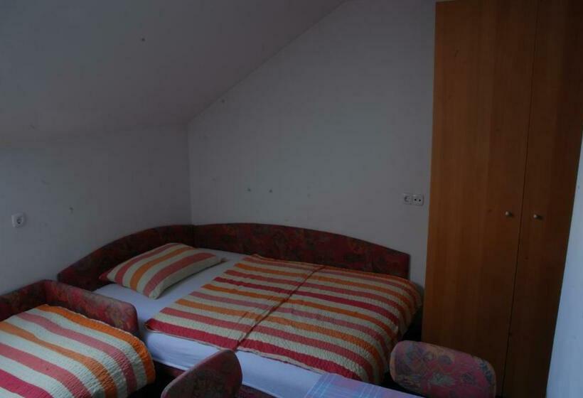 اتاق خانوادگی, Guest Accomodation škerlak