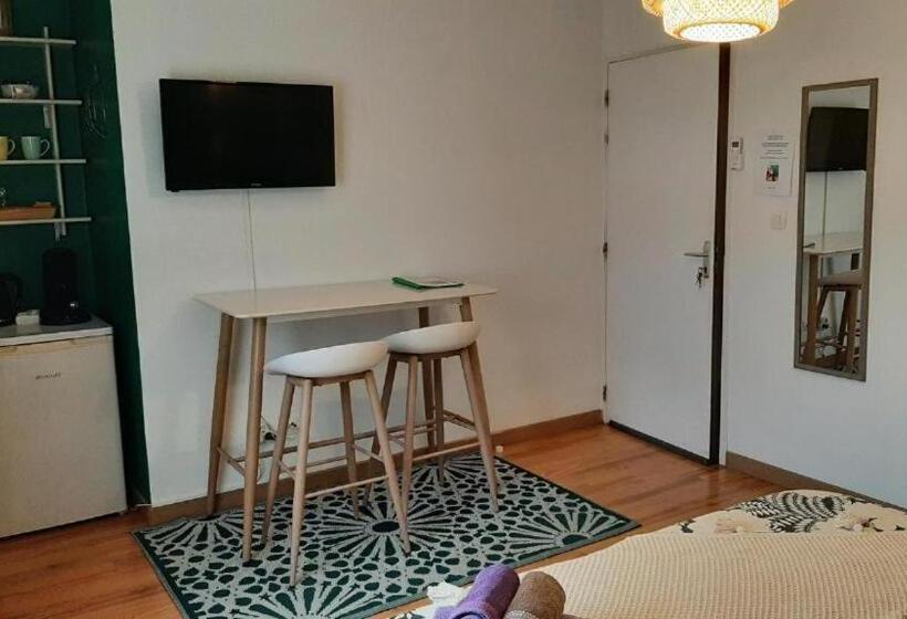 اتاق استاندارد, L Auberge Du Pave