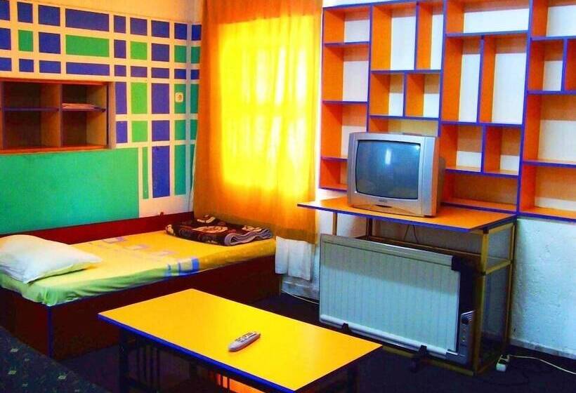 اتاق استاندارد سه نفره, Hostel Domestika