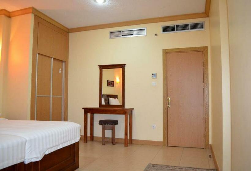 Studio Standard, Al Thill