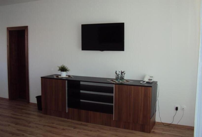 침실 1개 아파트, Motel Senec