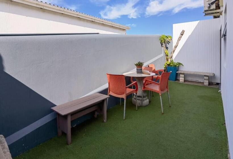 Люкс, Ballito Backpackers