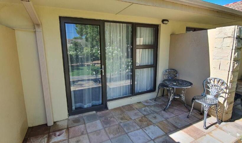 Номер Стандарт Вид на Сад, Acacia Lodge