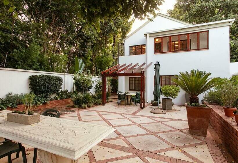패밀리 룸, Waterkloof Apartments