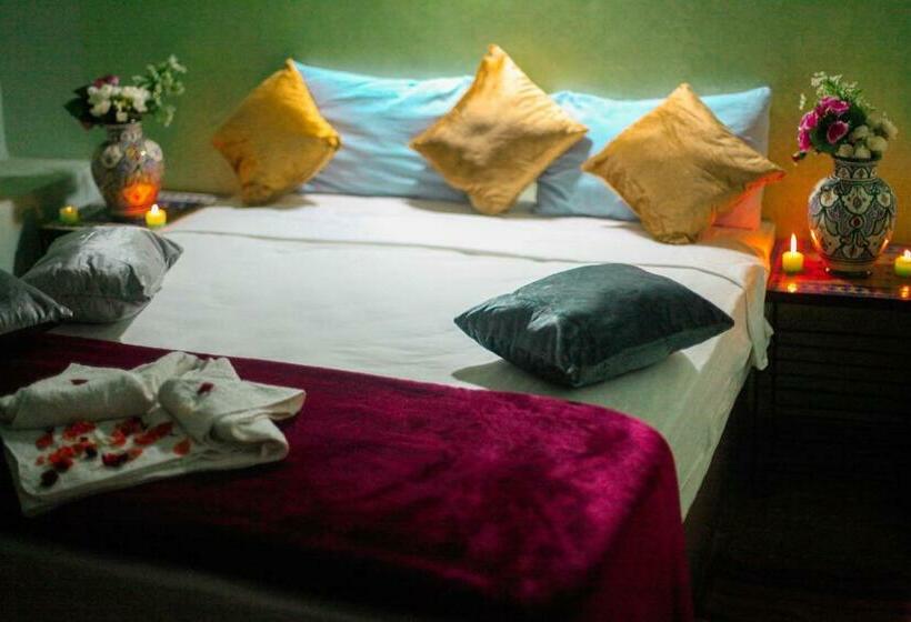 اتاق لوکس, Riad Douja