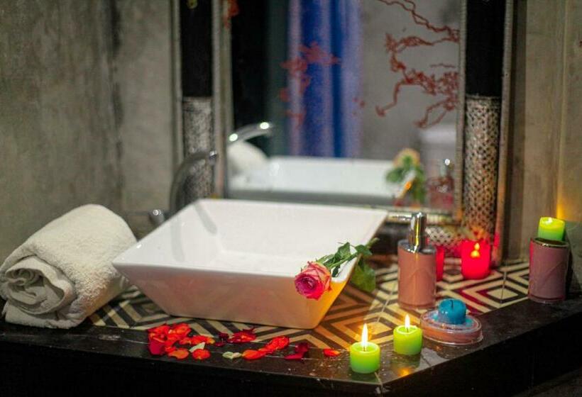 اتاق لوکس, Riad Douja