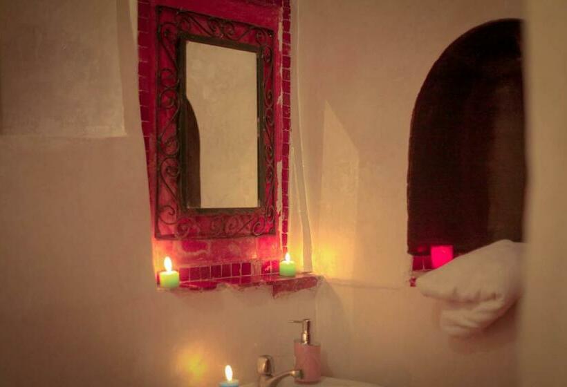 اتاق راحتی سه تخته, Riad Douja