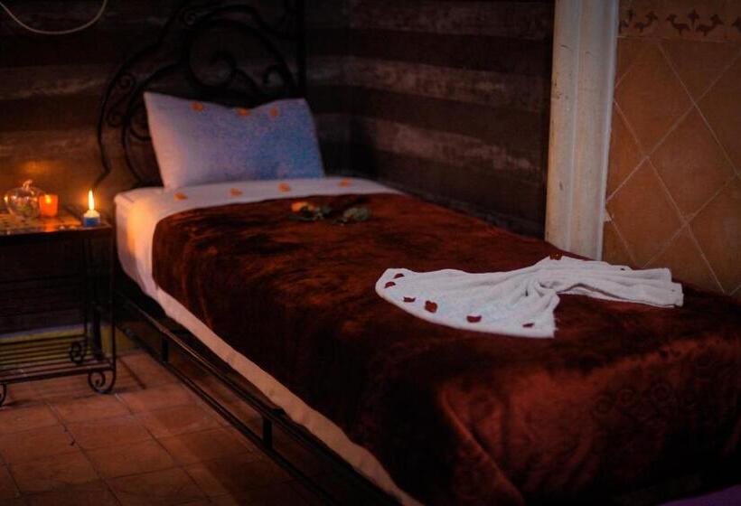 اتاق استاندارد سه نفره, Riad Douja