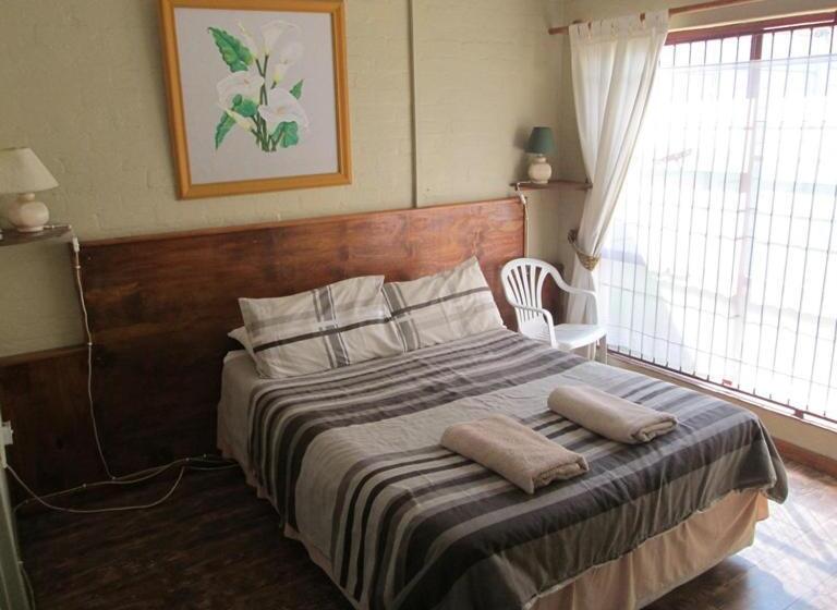 舒适三人间, Bedrock Guesthouse