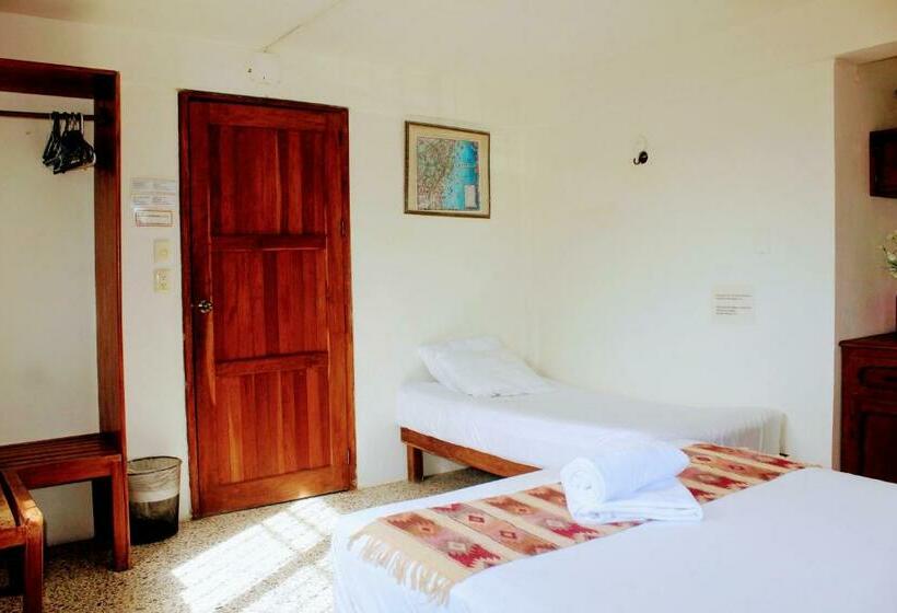 バスルーム共有のトリプルスタンダード, Hostal & Suites Pata De Perro