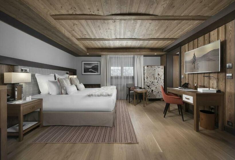 Номер Superior, Hôtel Barrière Les Neiges Courchevel