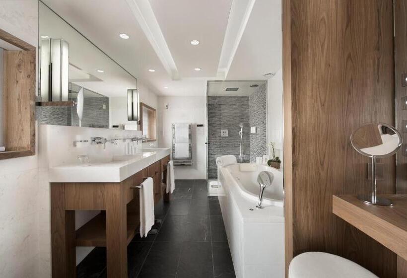 Полулюкс Престиж, Hôtel Barrière Les Neiges Courchevel