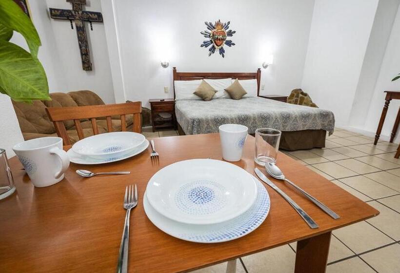 استودیوی استاندارد, Las Mariposas Hotel & Studios