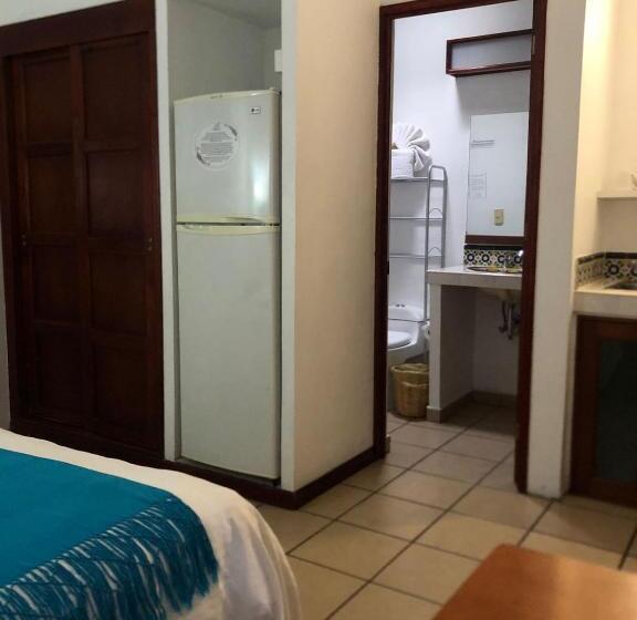 استودیوی استاندارد, Las Mariposas Hotel & Studios