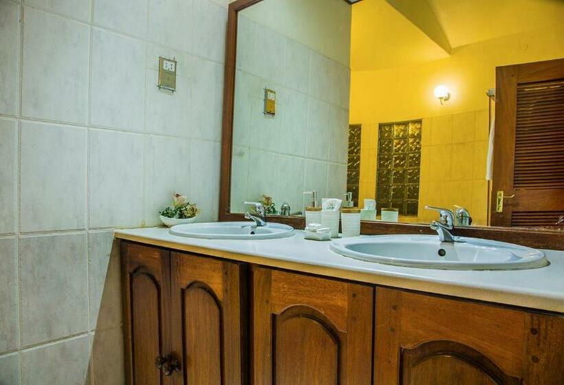 بنگله خانوادگی, Fort Motel