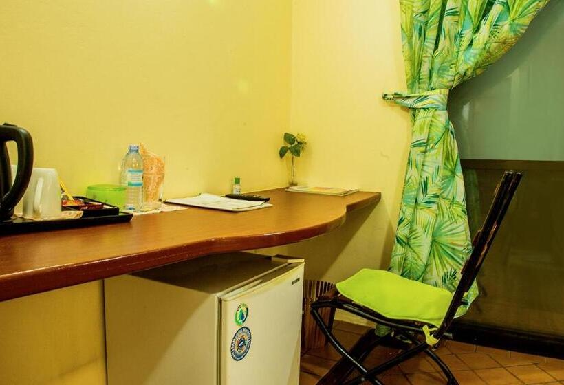 اتاق لوکس خانوادگی, Fort Motel