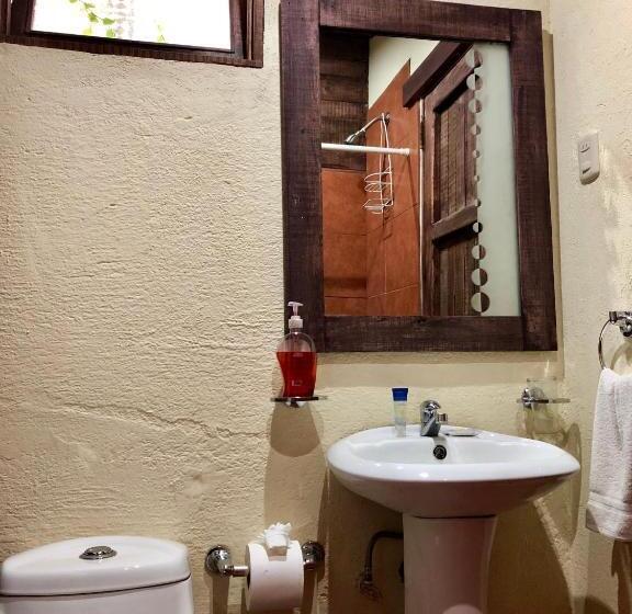 اتاق استاندارد چهار تخته, Hostal Antigüeño