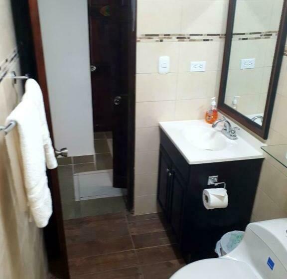 스탠다드 룸 공동 욕실, Hibiscus House Bed And Breakfast