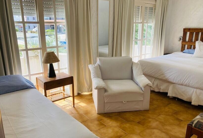 غرفة قياسية ثلاثية, Blu Inn