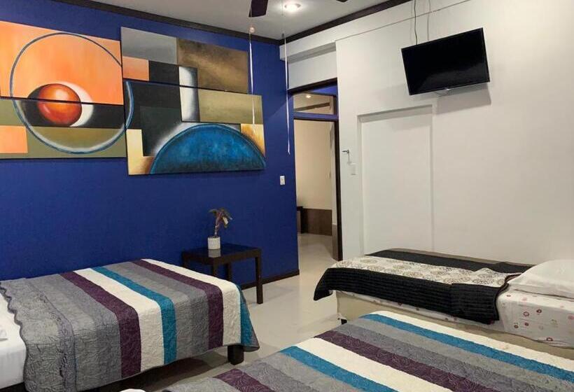 Habitación Triple Estándar, Celebertti