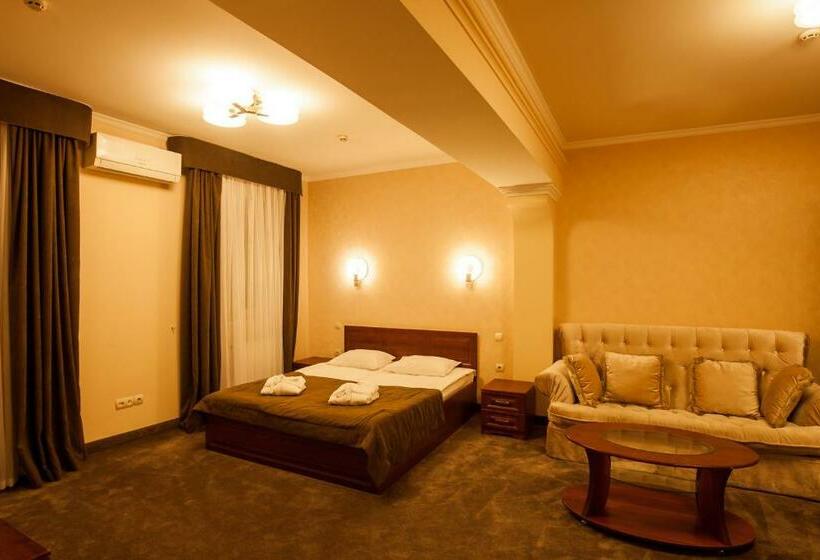 سوییت جونیور, Maria Garden Hotel & Restaurant
