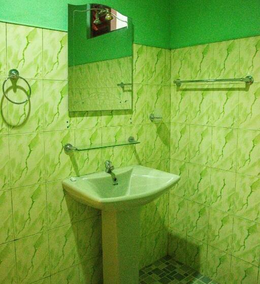 Номер Стандарт с Балконом, Lake Edge Holiday Inn