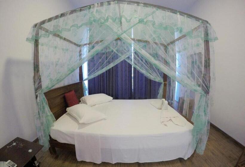 Номер Deluxe с Балконом, Lake Edge Holiday Inn