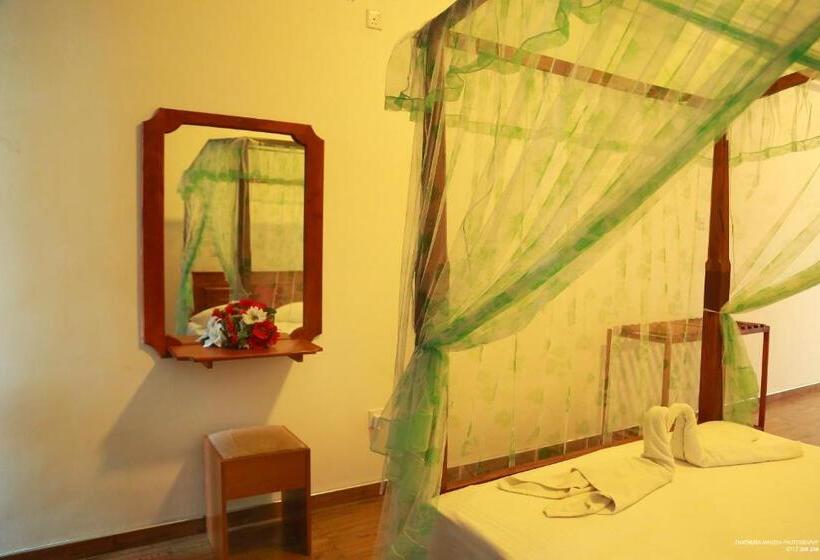 Номер Deluxe с Балконом, Lake Edge Holiday Inn