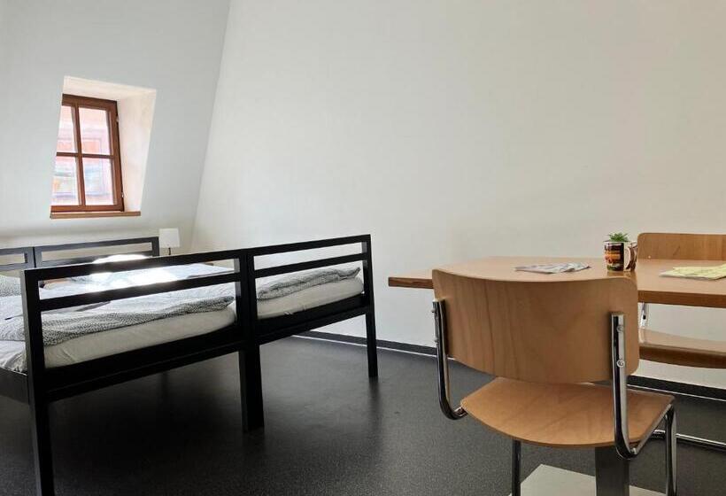 Номер Стандарт, Hostel Eleven