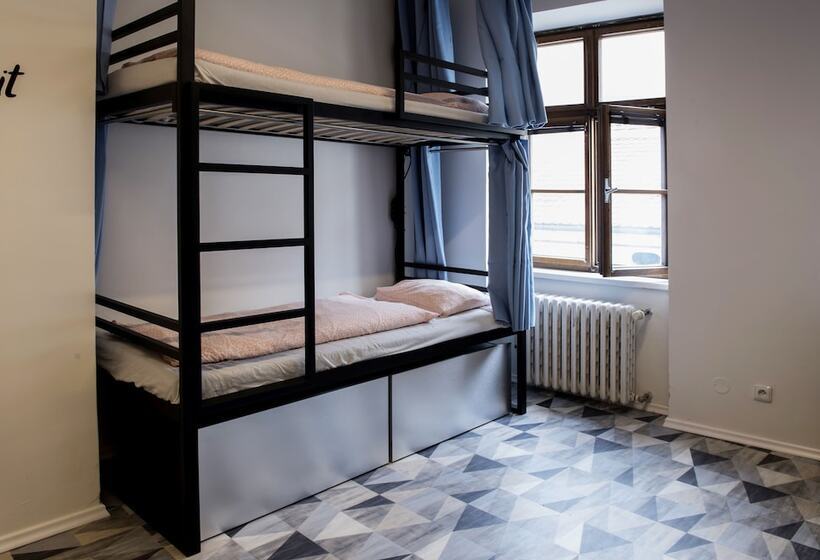 Кровать в Общей Комнате, Hostel Eleven