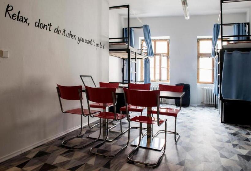 공동 객실, Hostel Eleven